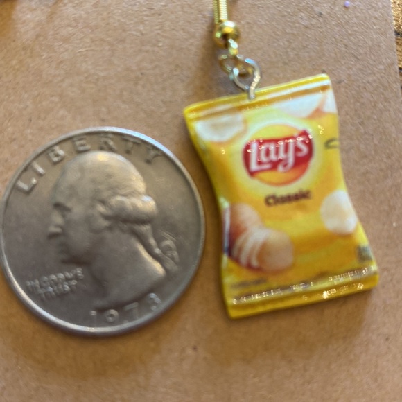 Homemade little  potatoes chips bag on gold color wires. - Picture 3 of 7